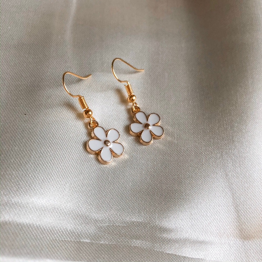 White and Gold Flower Earrings